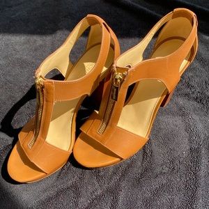 MICHAEL Michael Kors sz 7 brown heels front zipper